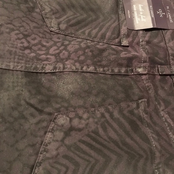 NYDJ Black/Purple Animal Print Skinny Jeans NWT - Picture 5 of 7